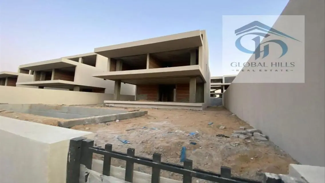 منزل مستقل للبيع في Lake View بمساحة 500 متر