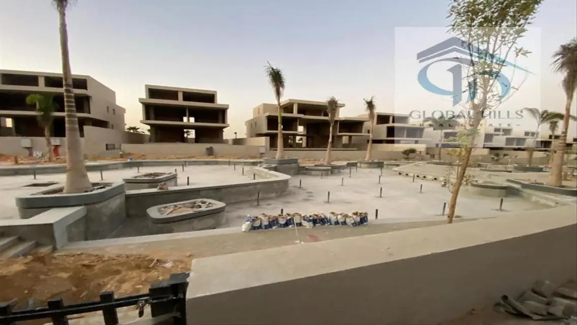 منزل مستقل للبيع في Lake View بمساحة 500 متر