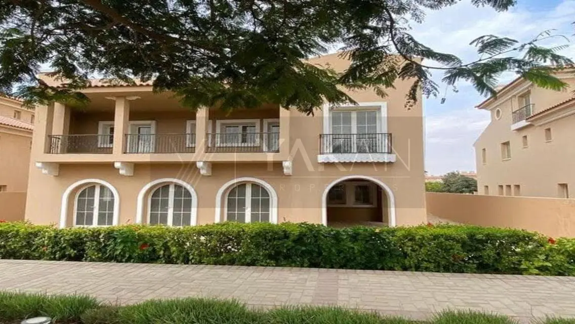 Luxury Villa for Sale - 800 Sq. M in Prime Location