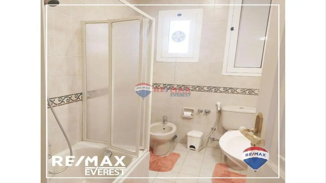 فيلا فاخرة للبيع بمساحة واسعة