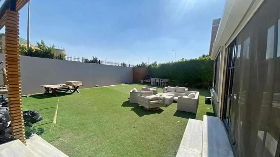 Luxury House with Private Garden and Pool