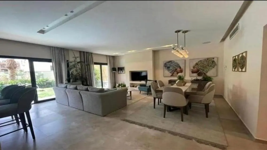 Luxury House with Private Garden and Pool
