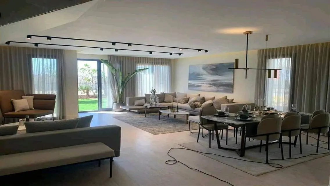 Luxury House with Private Garden and Pool