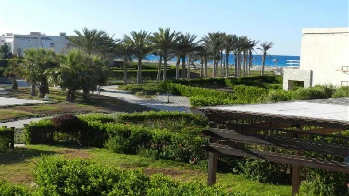 Luxurious Villa for Sale with Expansive Space and Amenities