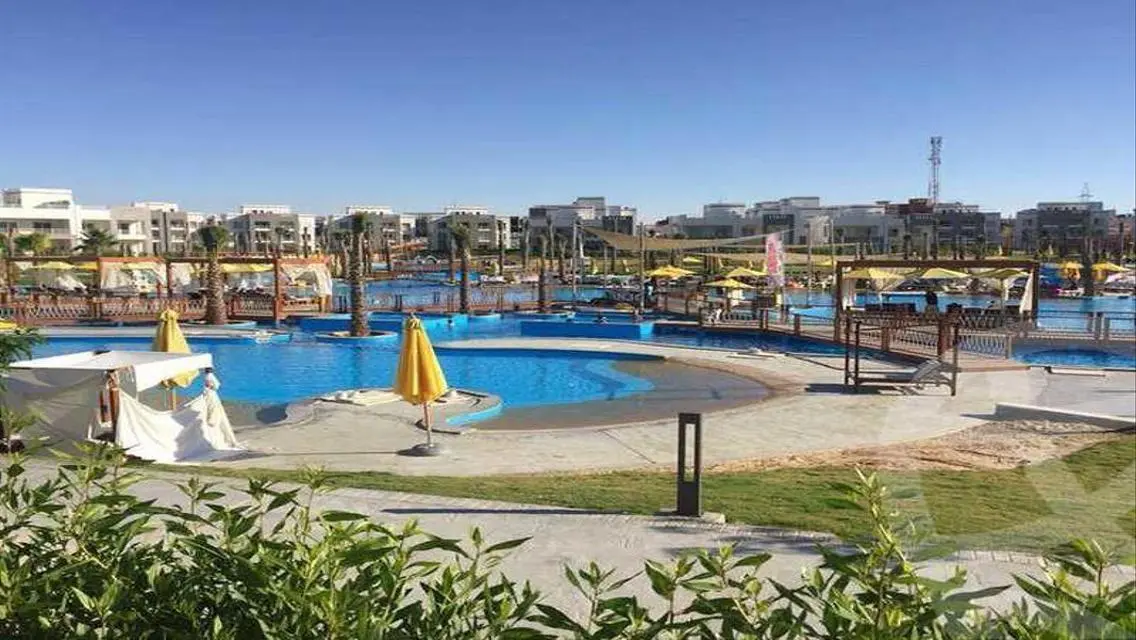 Luxurious Villa for Sale with Expansive Space and Amenities