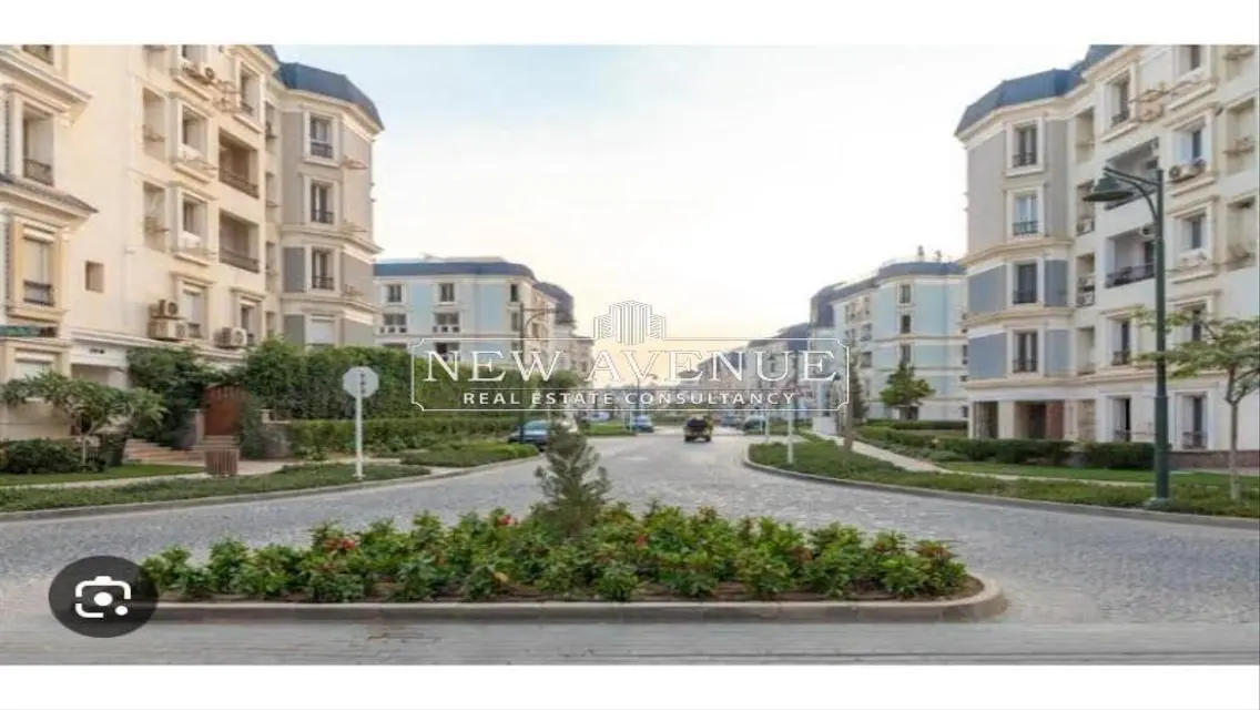 Luxury Apartment Overlooking Main Landmark - 140 sqm