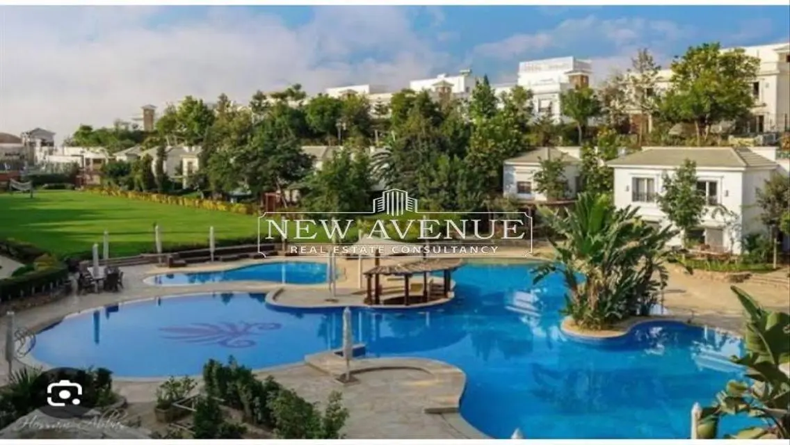 Luxury Apartment Overlooking Main Landmark - 140 sqm