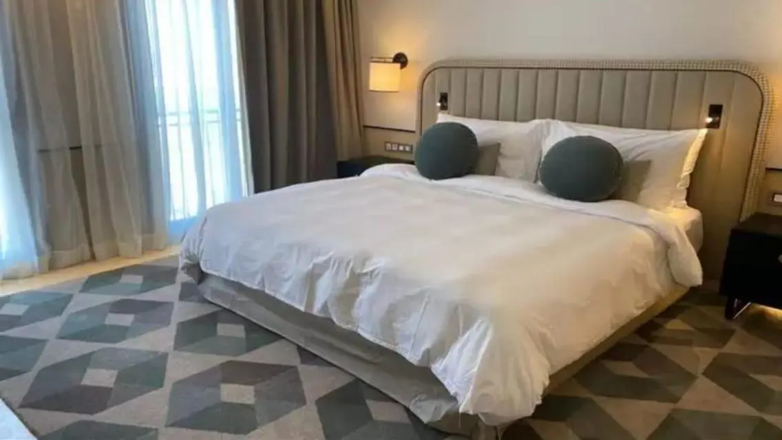 Stylish 140 sqm Apartment in the Heart of the City