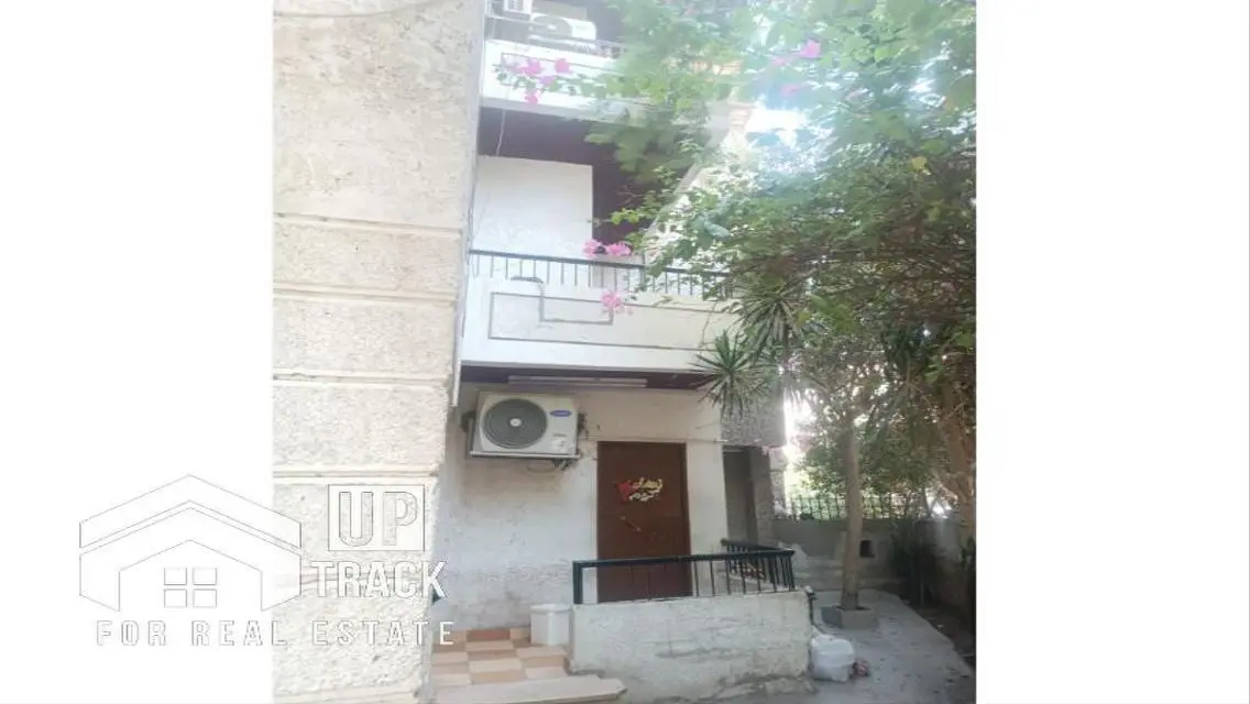 فيلا رائعة للبيع بمساحة واسعة