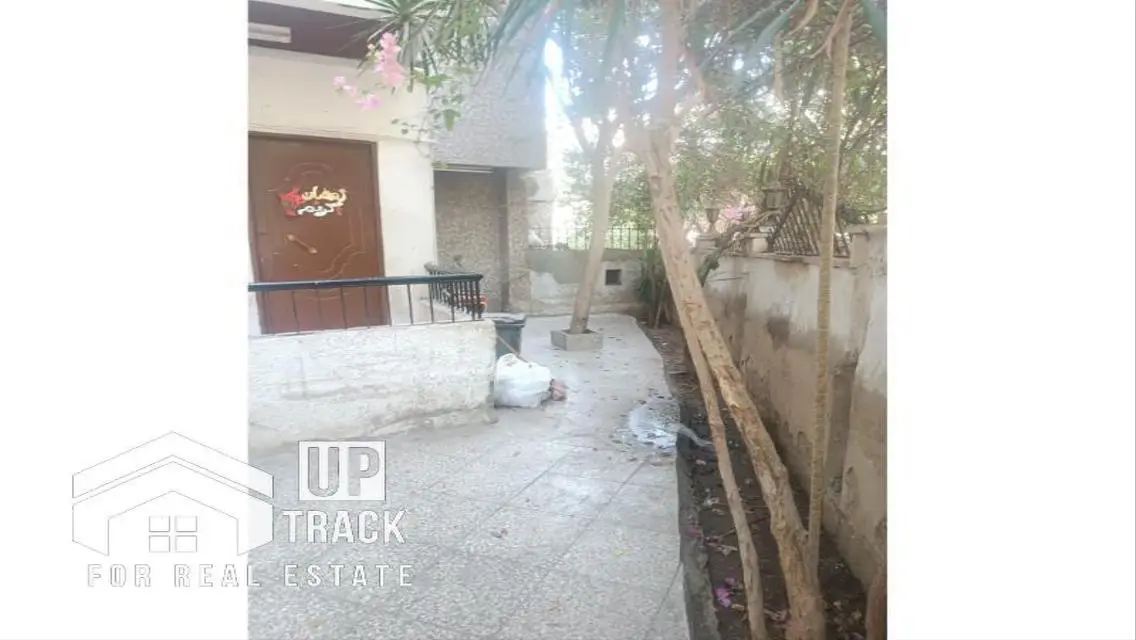 فيلا رائعة للبيع بمساحة واسعة