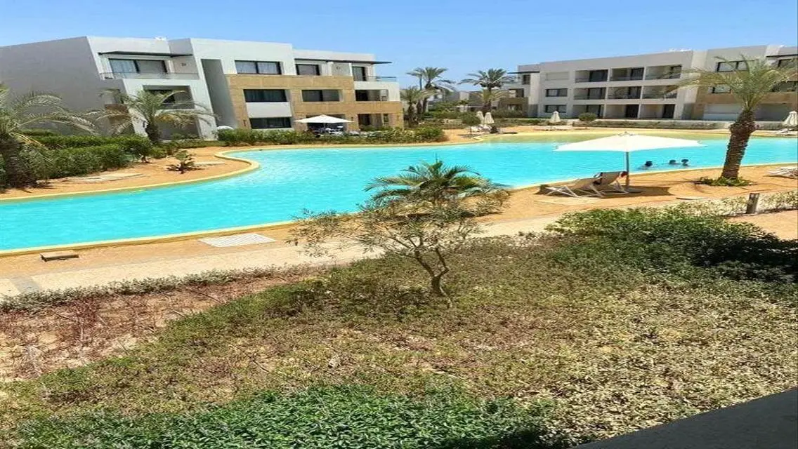 فيلا فاخرة للبيع بإطلالة ساحرة