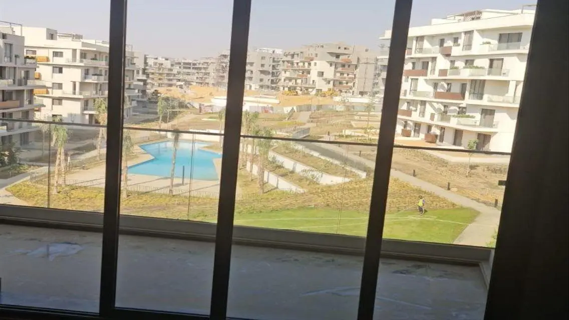 شقة فاخرة مطلة على بحيرات للبيع