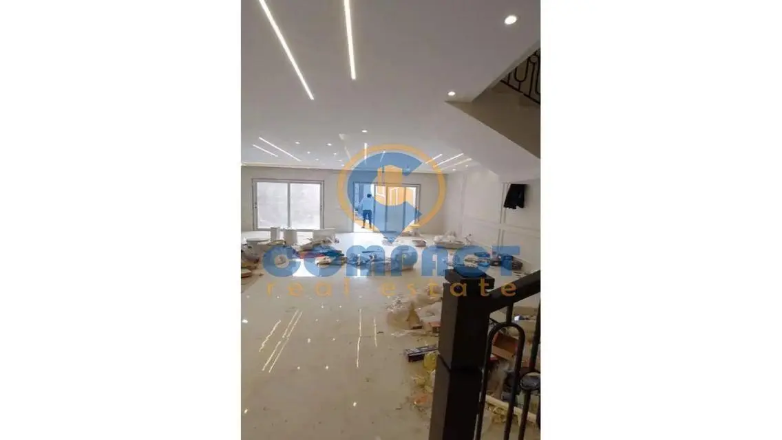 شقة للإيجار بمساحة 270 متر