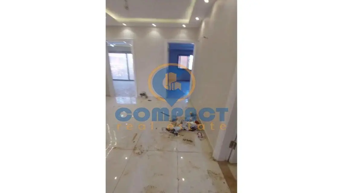 شقة للإيجار بمساحة 270 متر