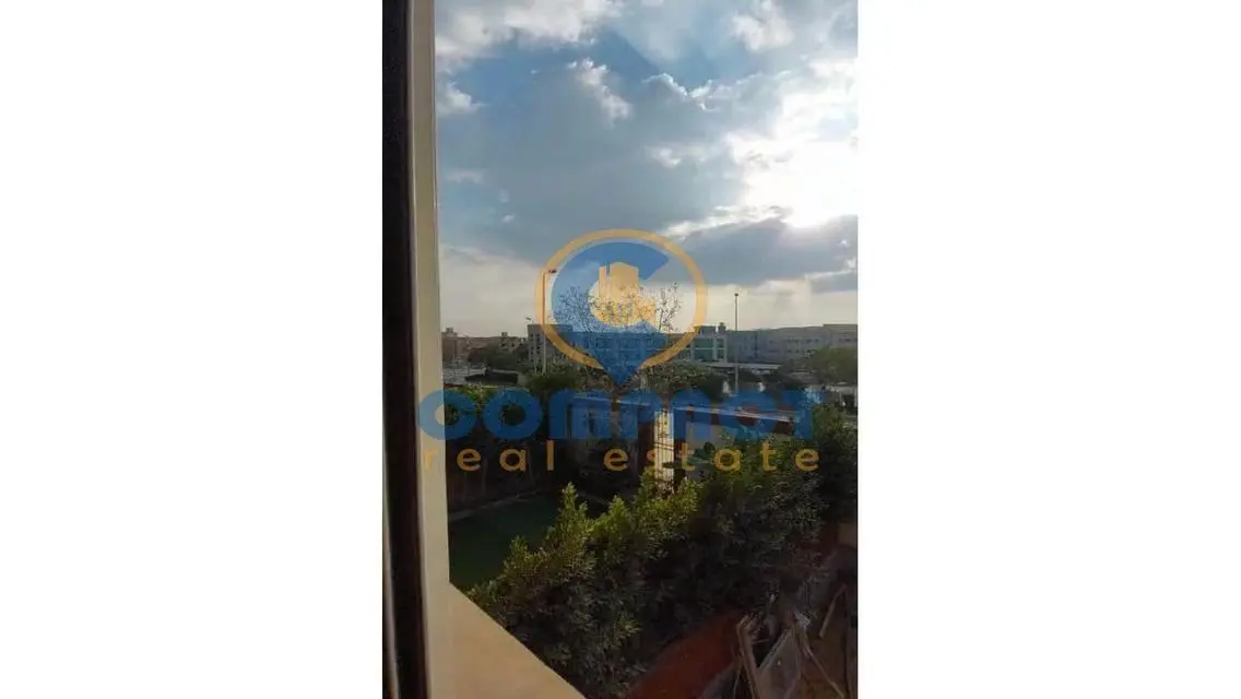 شقة للإيجار بمساحة 270 متر
