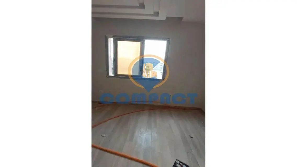 شقة للإيجار بمساحة 270 متر