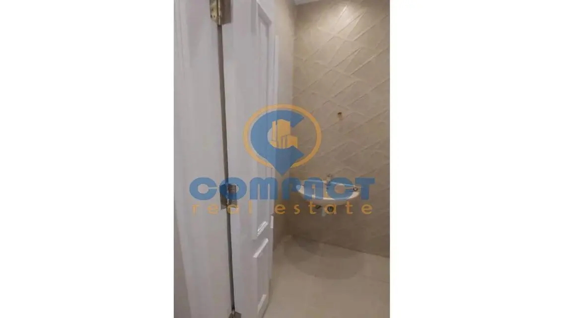 شقة للإيجار بمساحة 270 متر
