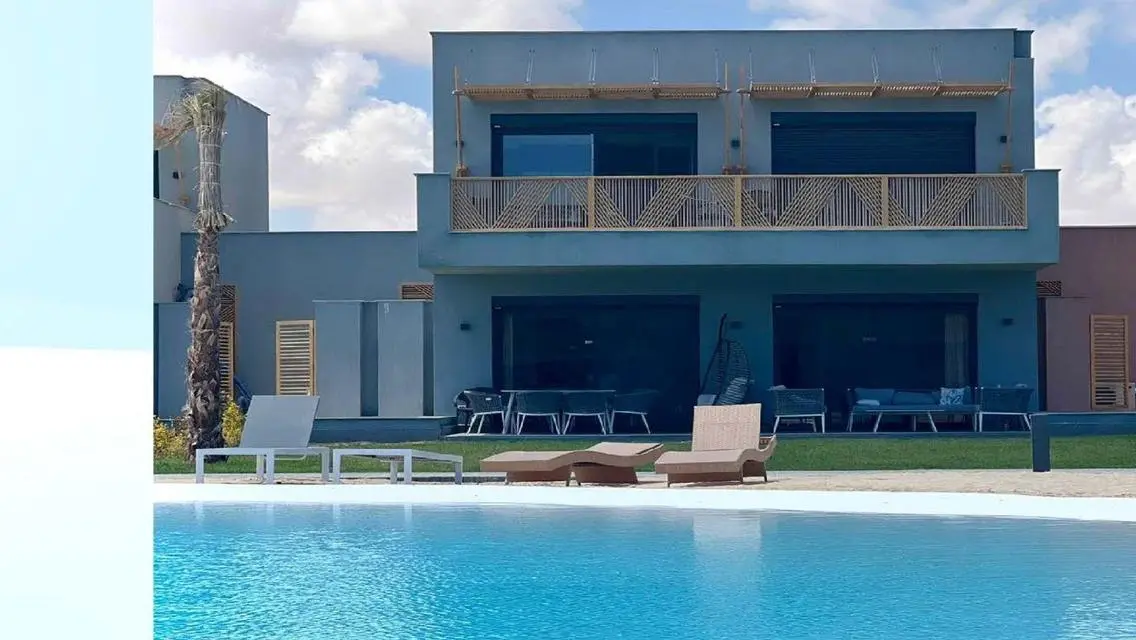 Stunning Villa in Playa with Excellent Amenities