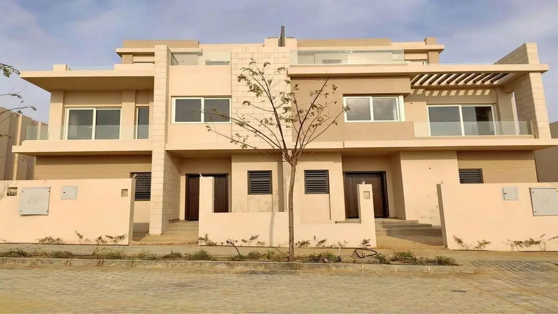 فيلا رائعة للبيع مع جميع المميزات في قلب المدينة