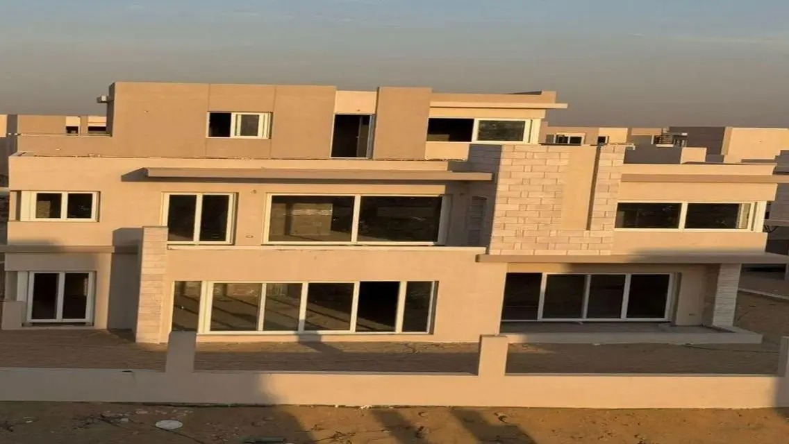فيلا رائعة للبيع مع جميع المميزات في قلب المدينة