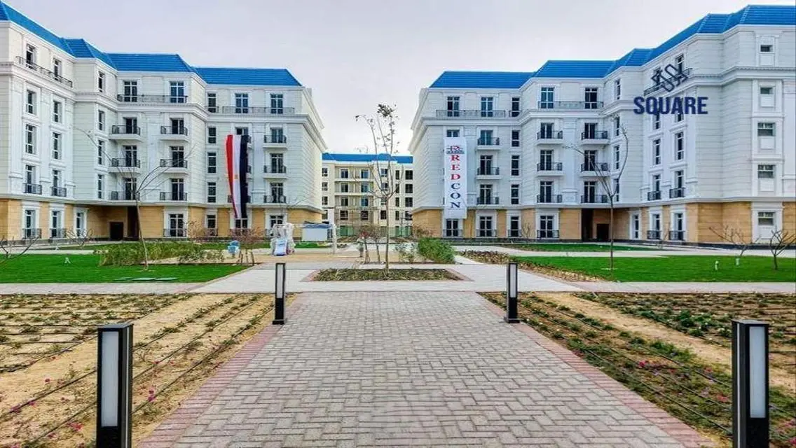 Luxury Apartment with Lakeside View in Prime Location