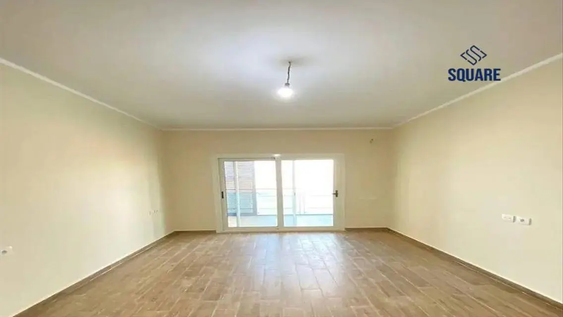 Luxury Apartment with Lakeside View in Prime Location