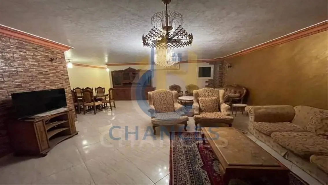 شقة مميزة مع شرفة للبيع