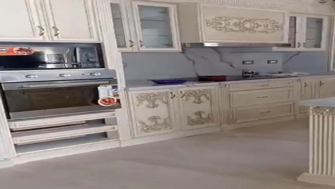 فيلا متميزة للبيع مع إطلالة رائعة