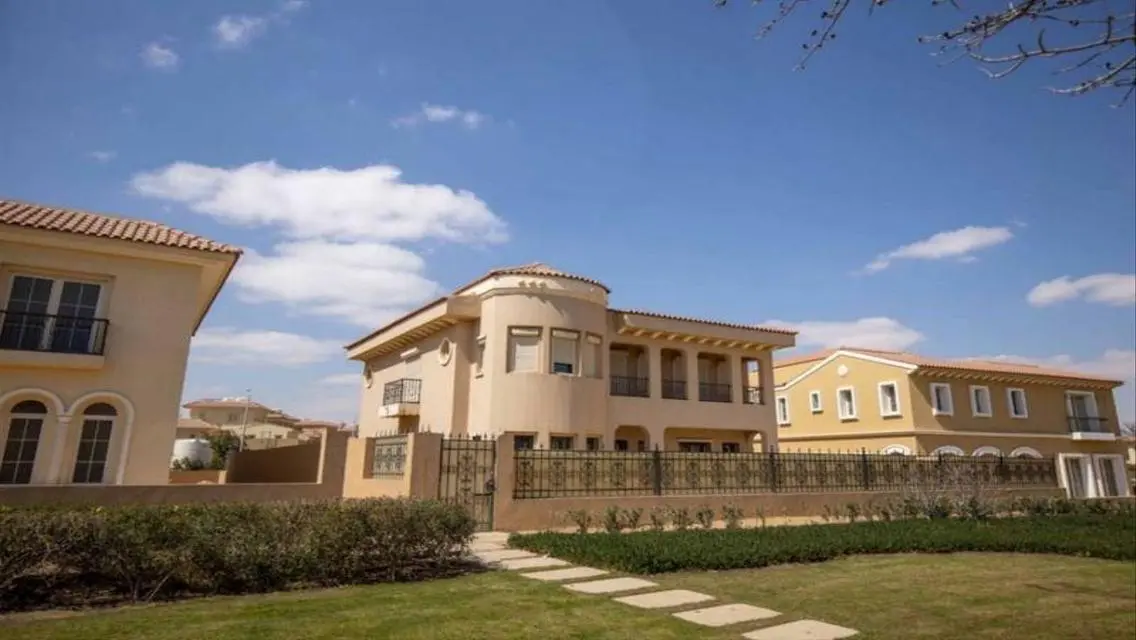 Luxurious Villa with Spacious Layout and Amenities