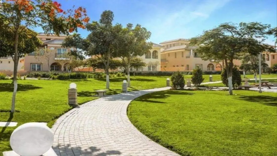 Luxurious Villa with Spacious Layout and Amenities