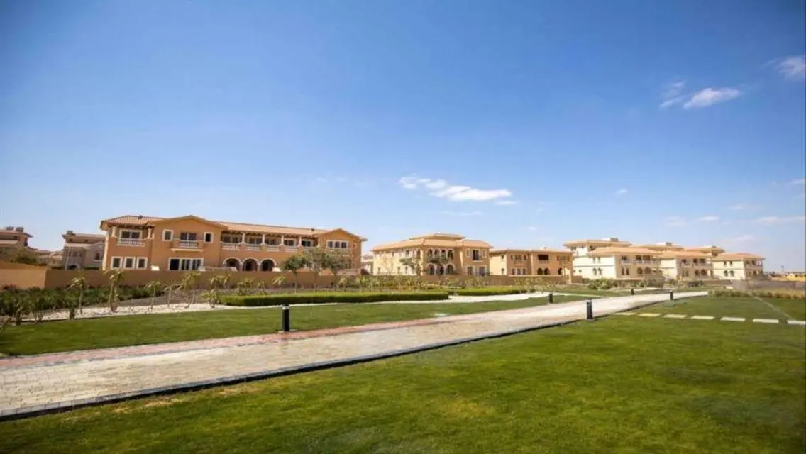 Luxurious Villa with Spacious Layout and Amenities
