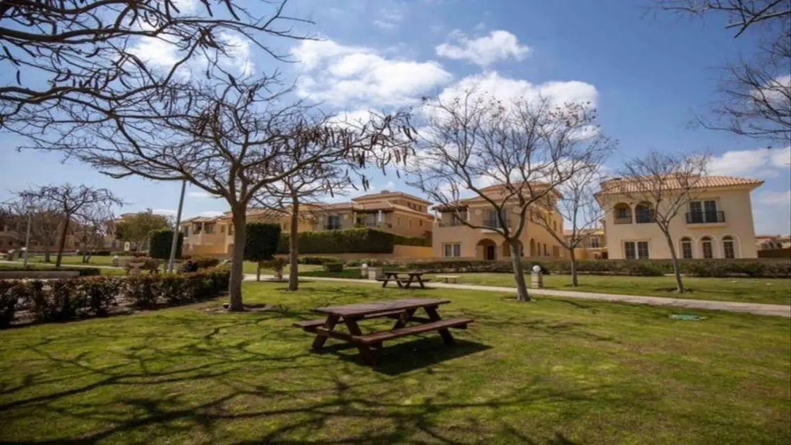 Luxurious Villa with Spacious Layout and Amenities
