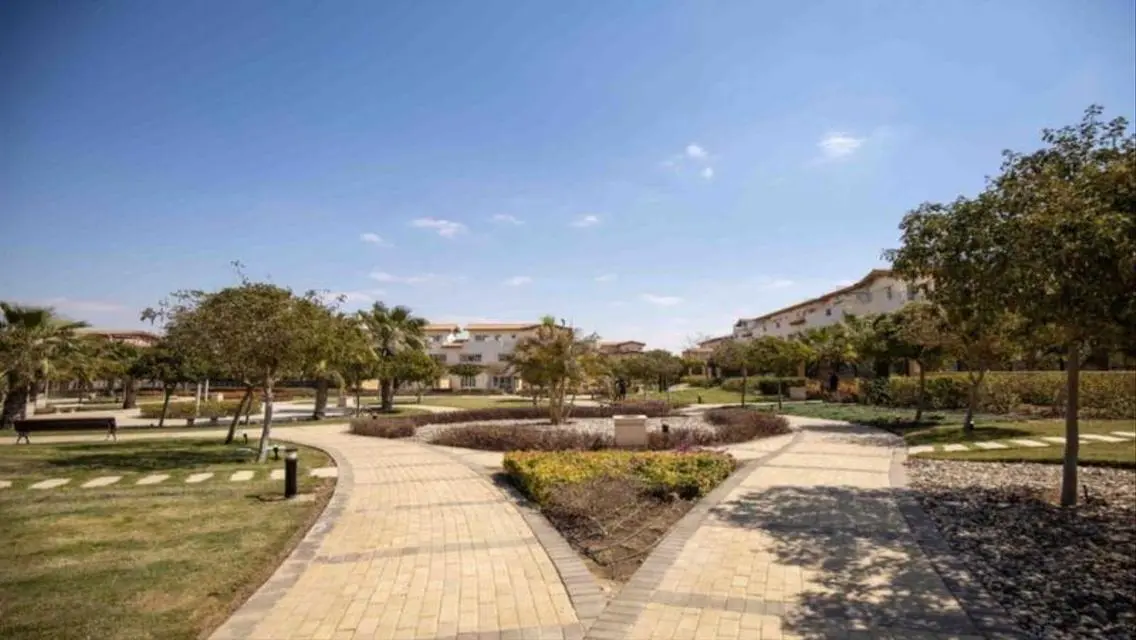 Luxurious Villa with Spacious Layout and Amenities