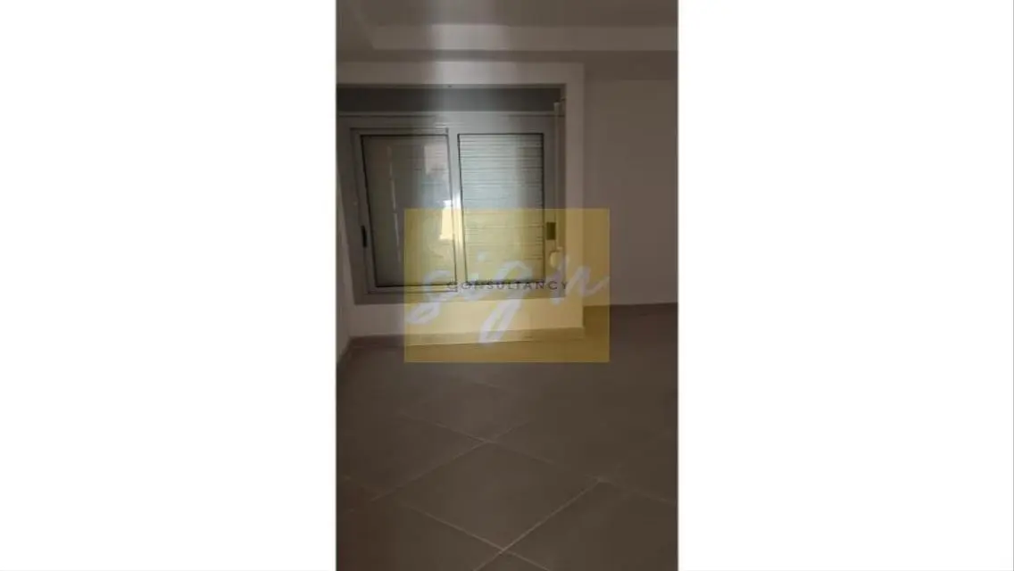 شقة فاخرة للبيع في عين باي