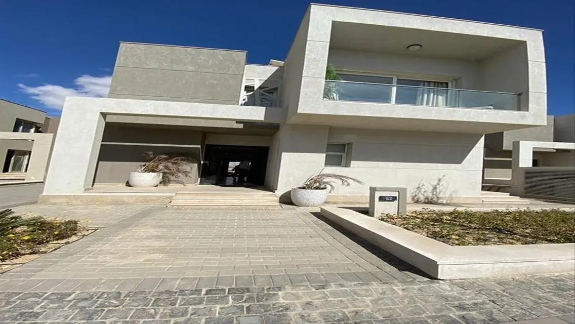 Resale Apartment with No Commission at a Great Price in Badya