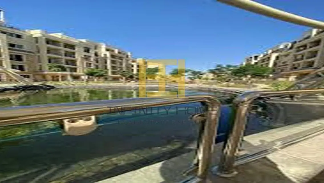 Luxury Apartment with Stunning Lake View