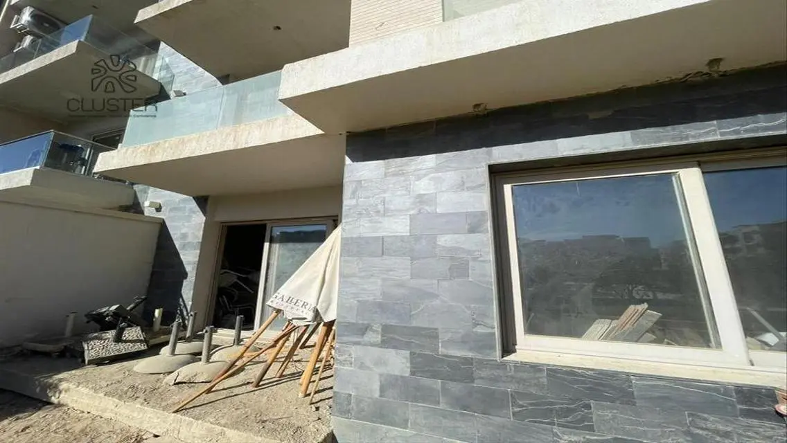فيلا فاخرة مع حديقة وشرفة