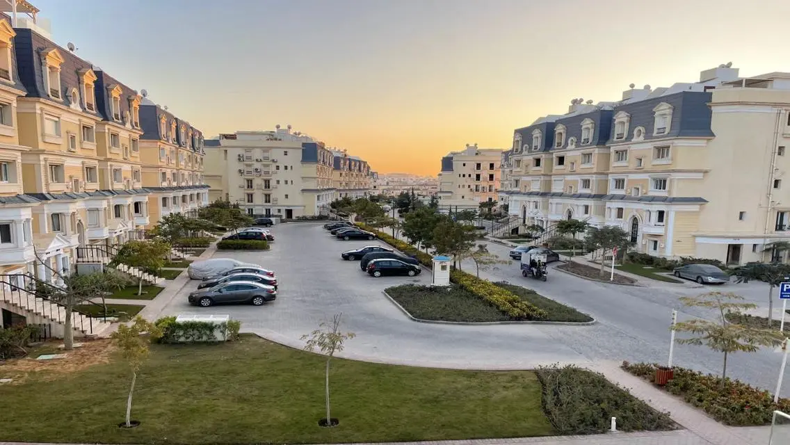 Luxury Apartment with Landmark View