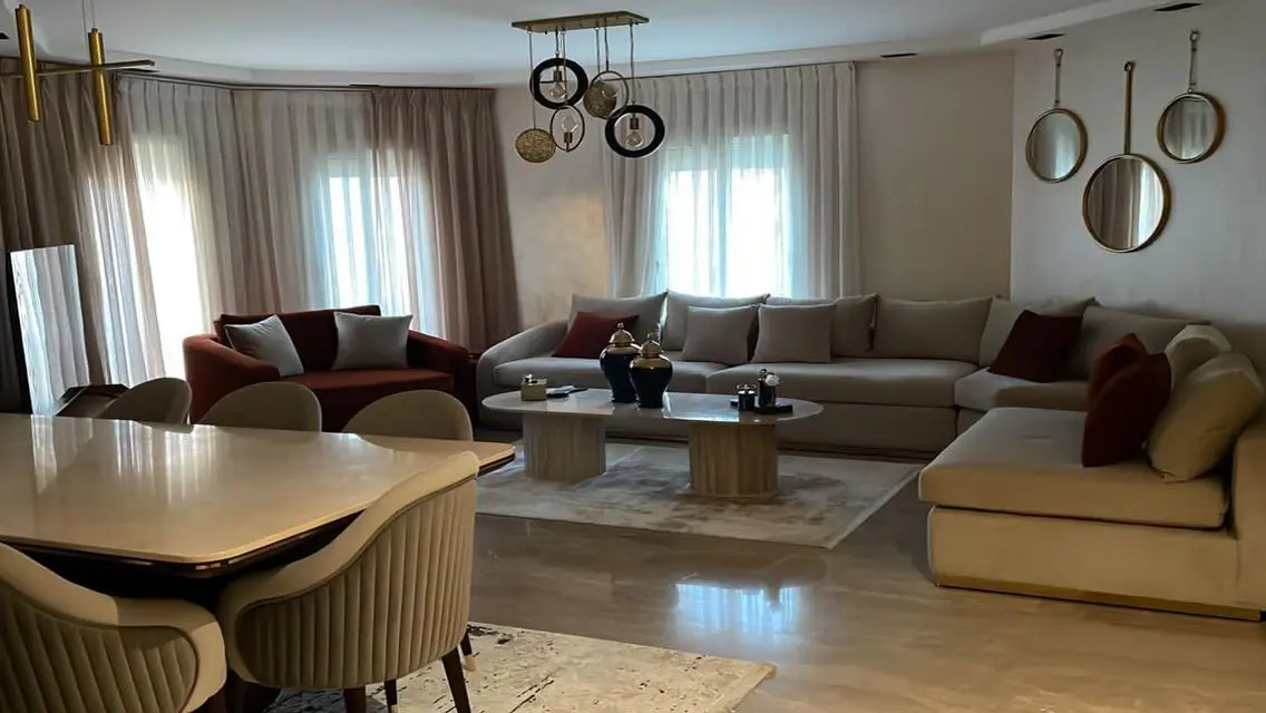 Luxury Apartment with Landmark View