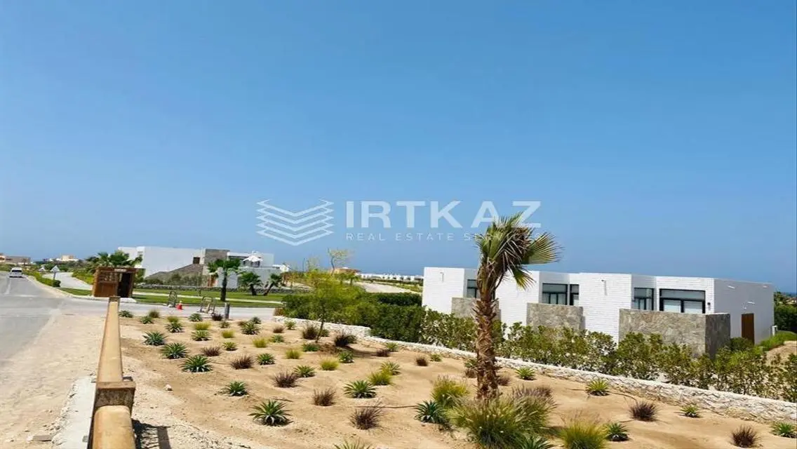 Fantastic Investment Opportunity: Modern Restaurant Overlooking Lakes