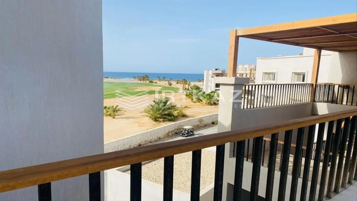 Fantastic Investment Opportunity: Modern Restaurant Overlooking Lakes