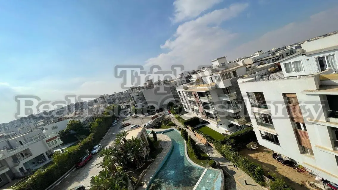شقة فاخرة بغرفة دراسة ومسبح مشترك