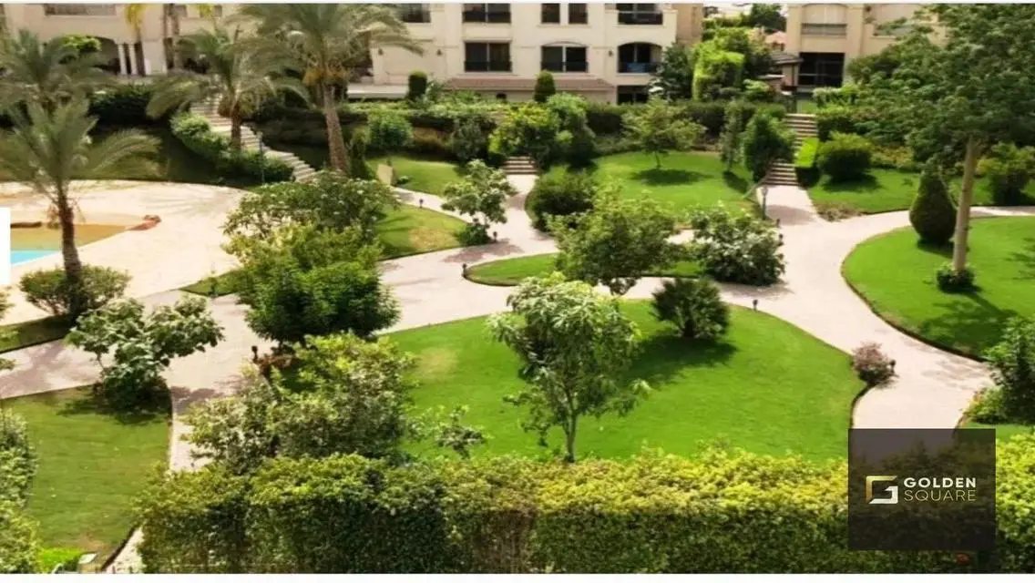 فيلا فاخرة للبيع بمساحة واسعة وحديقة خاصة