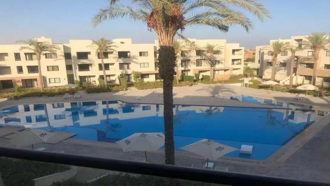 Luxury Lake-View Apartment in the Heart of the City
