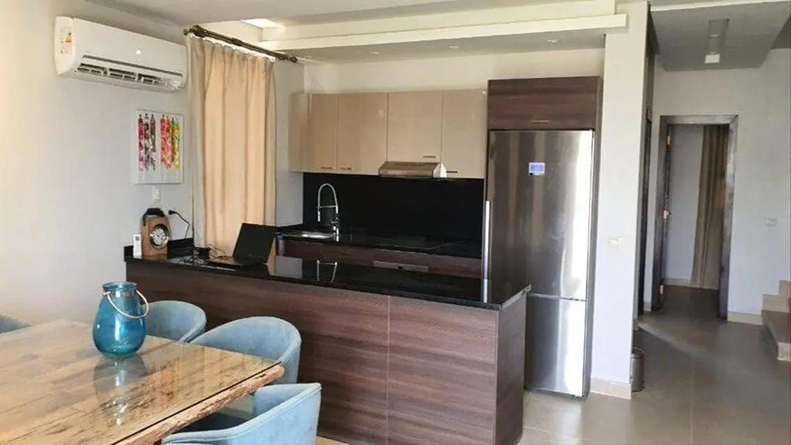 Luxury Lake-View Apartment in the Heart of the City