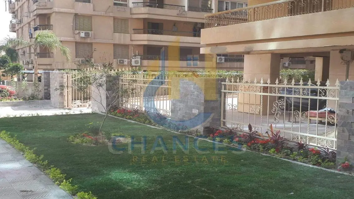فرصة استثمارية رائعة في شقة بمساحة 300 متر