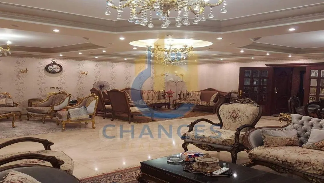 فرصة استثمارية رائعة في شقة بمساحة 300 متر