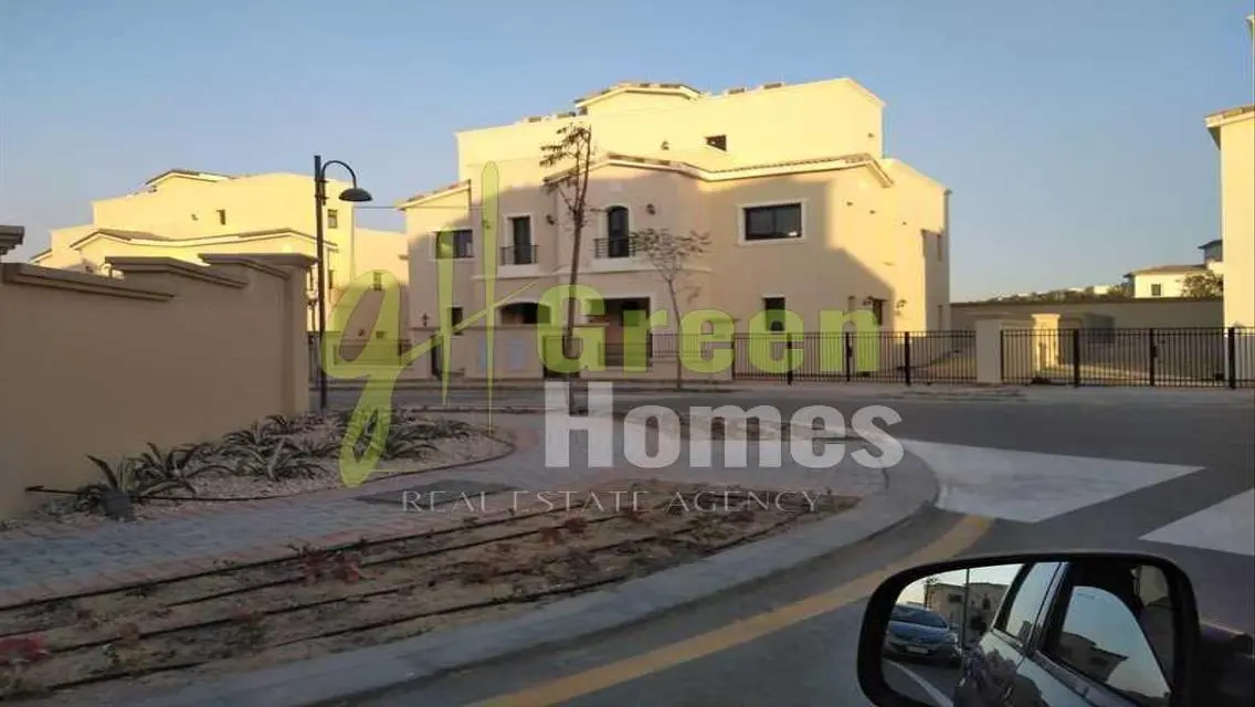 منزل أخضر مميز مع غرف خادمة وحارس أمن