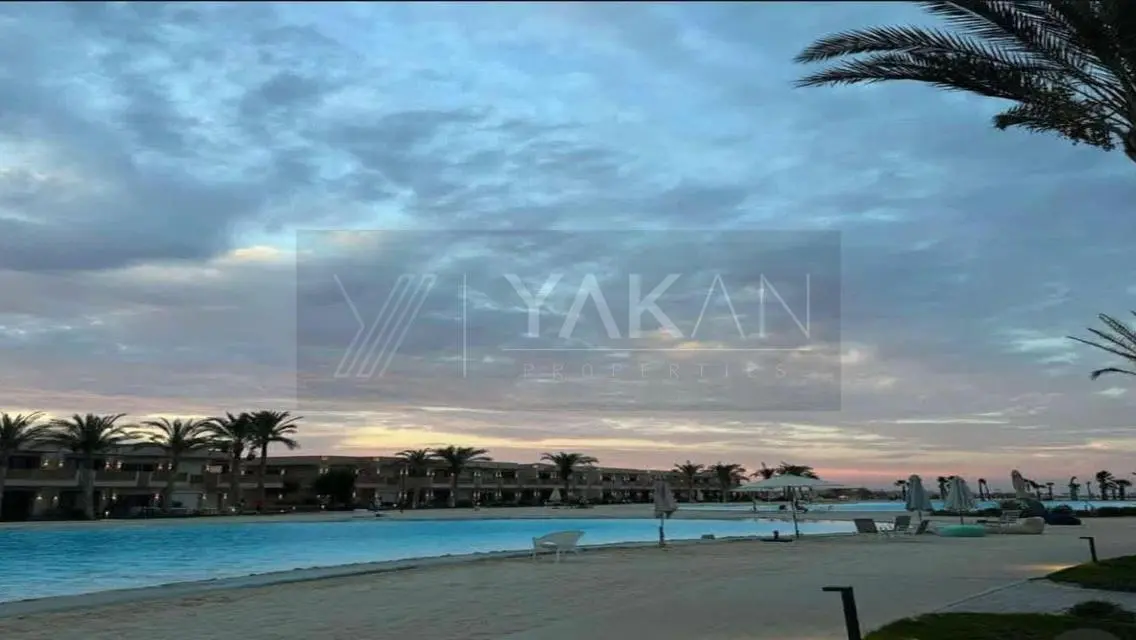 شقة فاخرة للإيجار بمساحة 252 متر مع حديقة خاصة