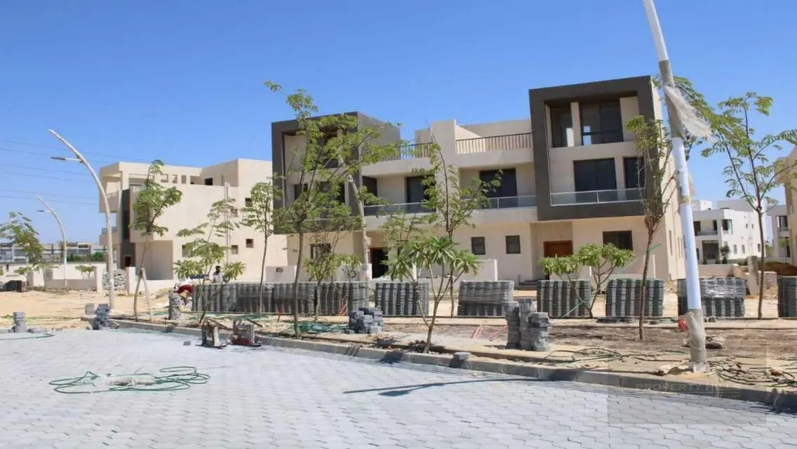 Luxurious Apartment with Private Garden in Prime Location